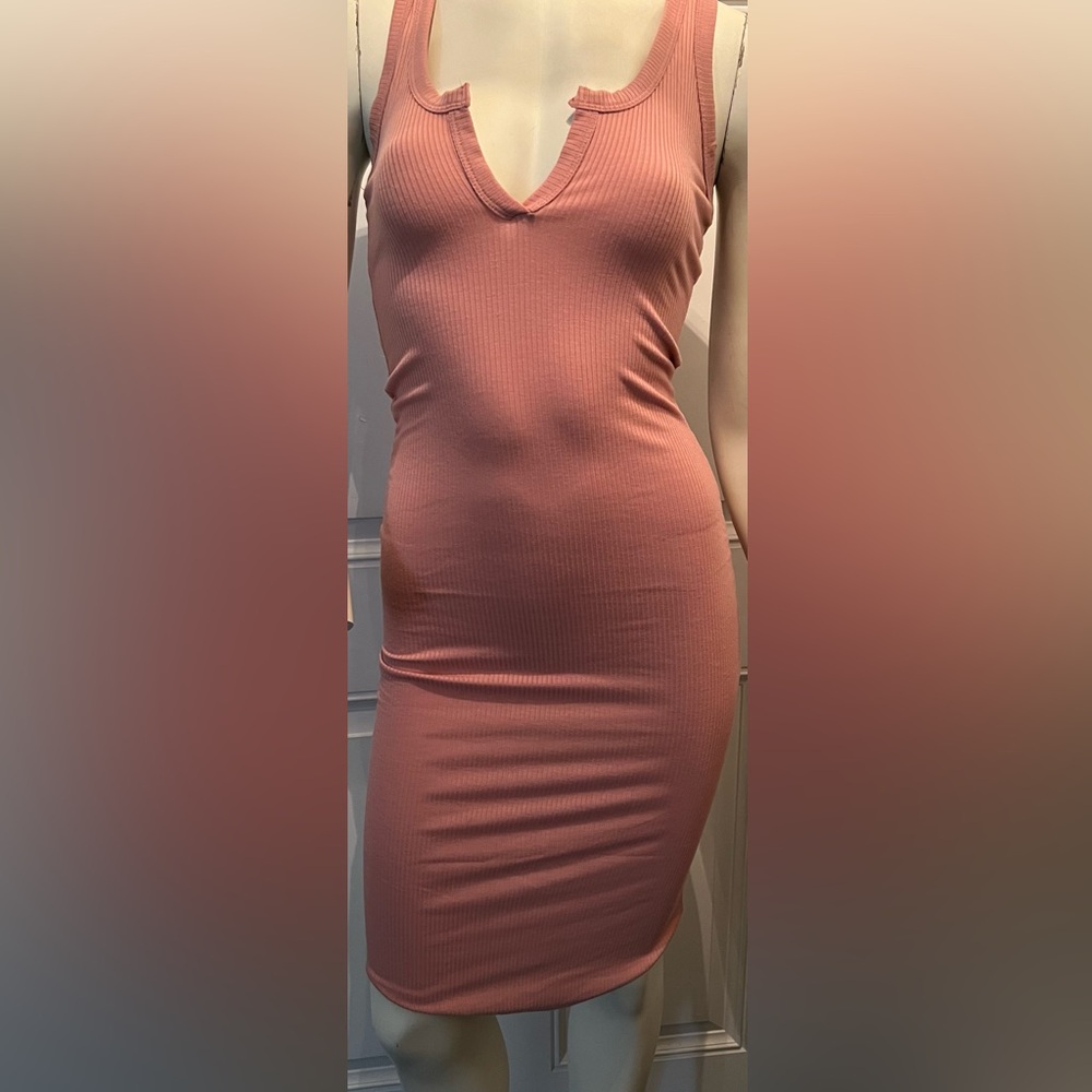 Chic Sleeveless Pink Ribbed Mini Dress